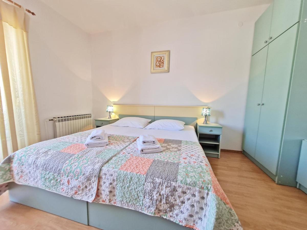 Rooms And Apartments Porat Stobreč Zewnętrze zdjęcie