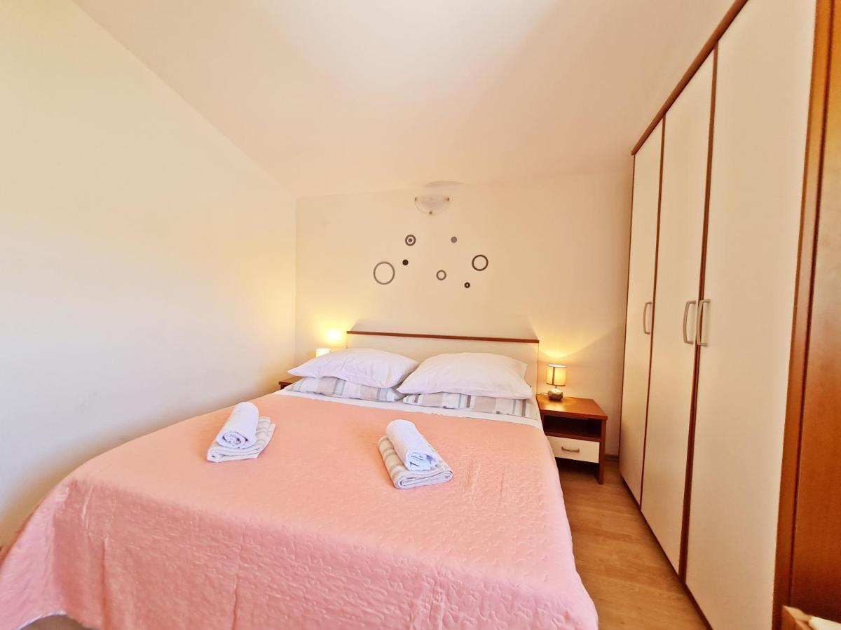 Rooms And Apartments Porat Stobreč Zewnętrze zdjęcie