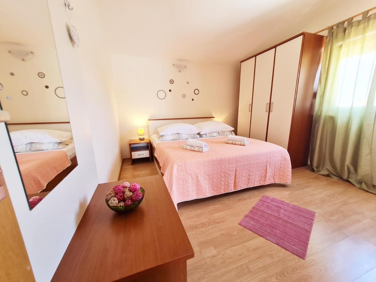 Rooms And Apartments Porat Stobreč Zewnętrze zdjęcie