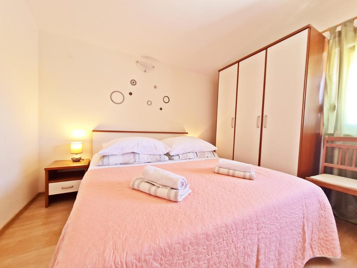 Rooms And Apartments Porat Stobreč Zewnętrze zdjęcie