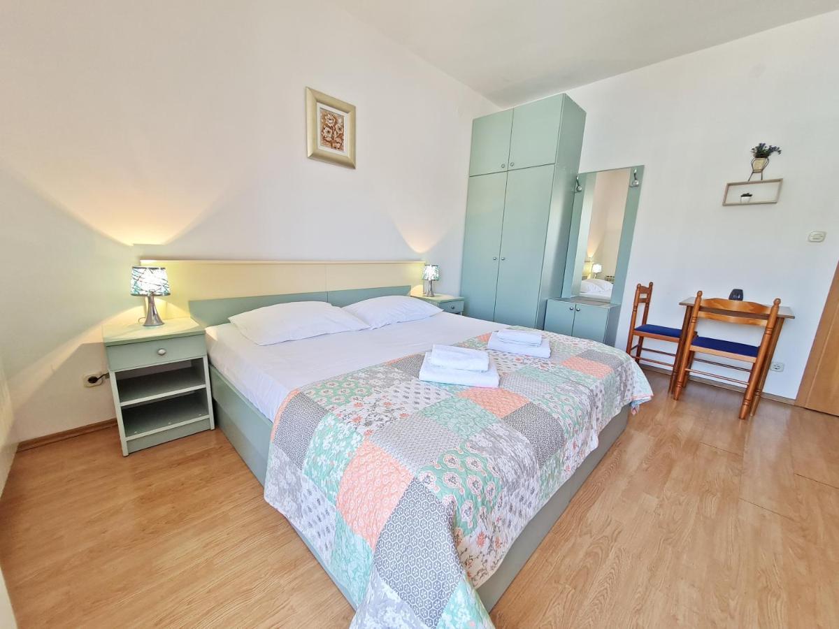 Rooms And Apartments Porat Stobreč Zewnętrze zdjęcie